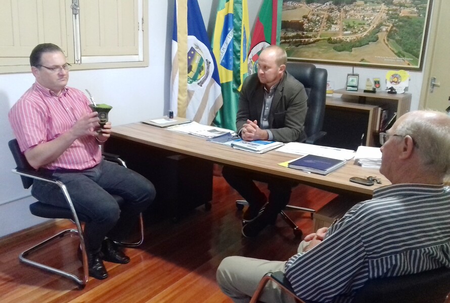 prefeito-recebe-supervisor-da-cooperalfa